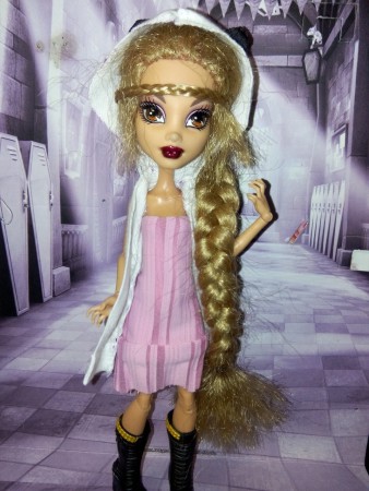 elyne a suivie vanessa a monster high pour rencontrer lagoona